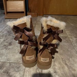 Bailey bow chestnut uggs, size 9
